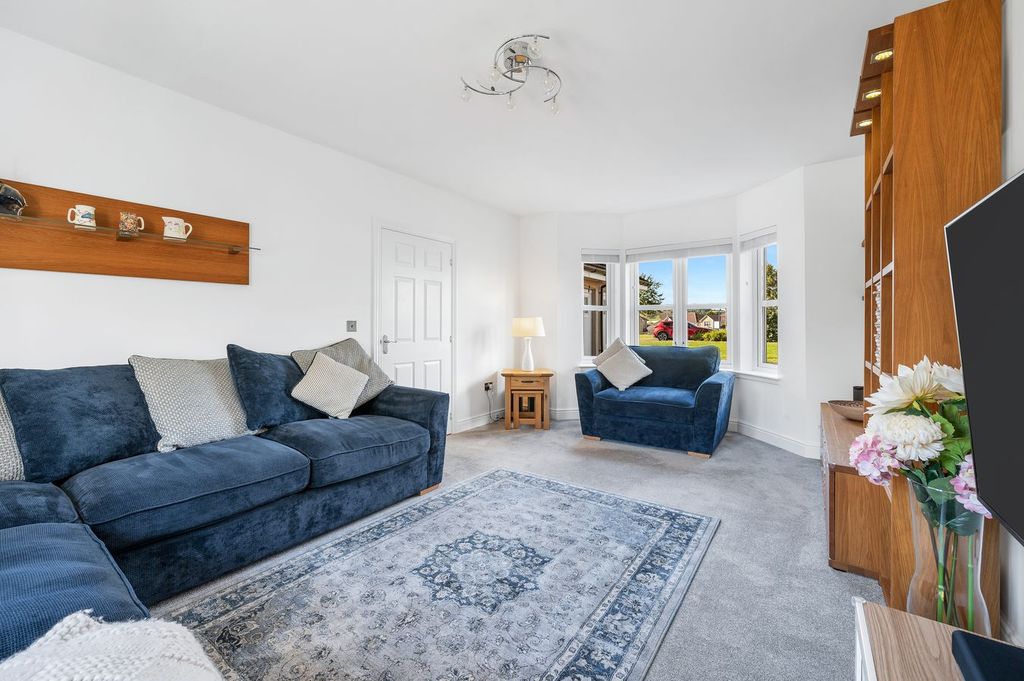 Property photo 2 of 34