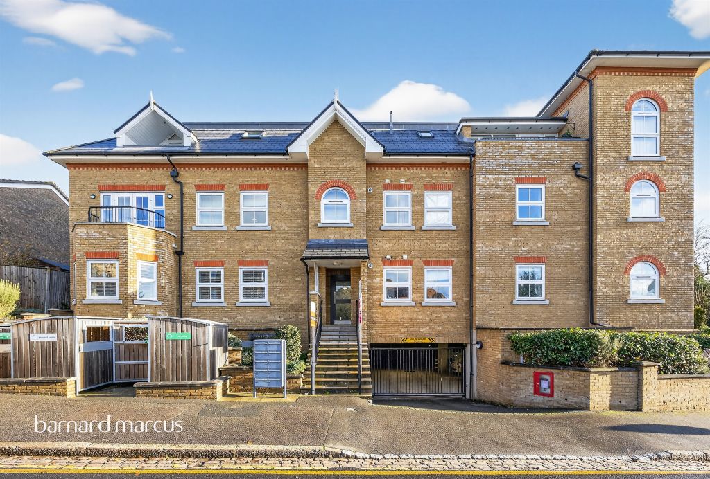 Property photo 1 of 18