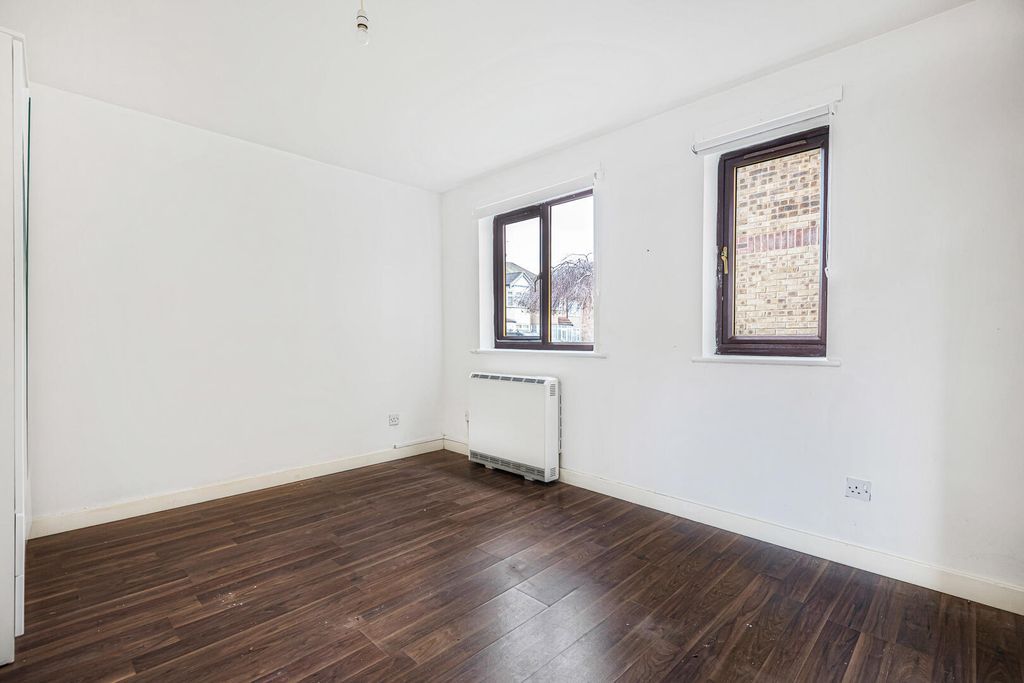 Property photo 3 of 16 Bedroom