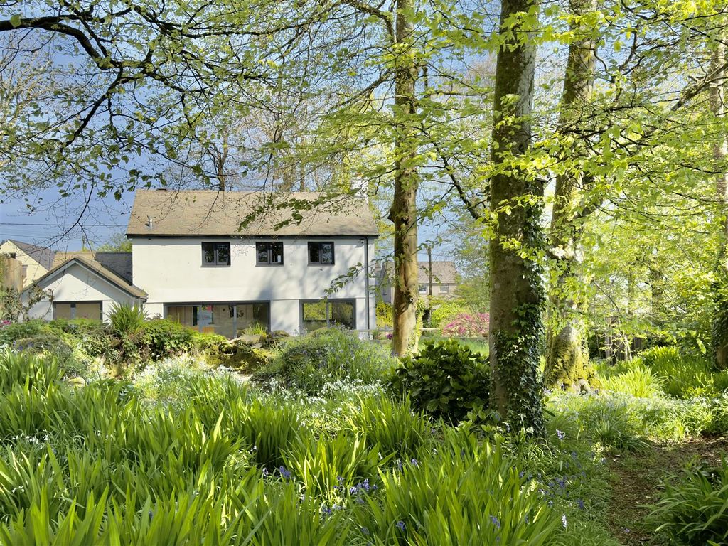 Property photo 1 of 18 House From Woodland Walk.