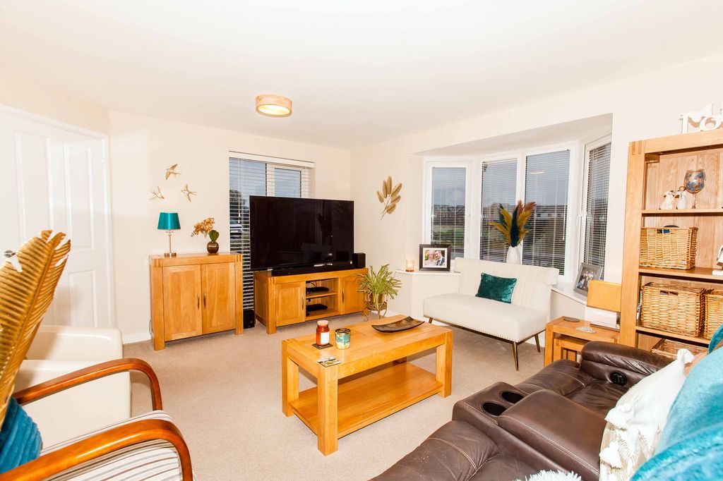 Property photo 3 of 33