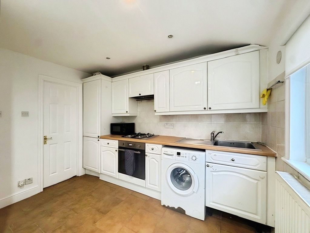 Property photo 1 of 4 Kitchen/Reception