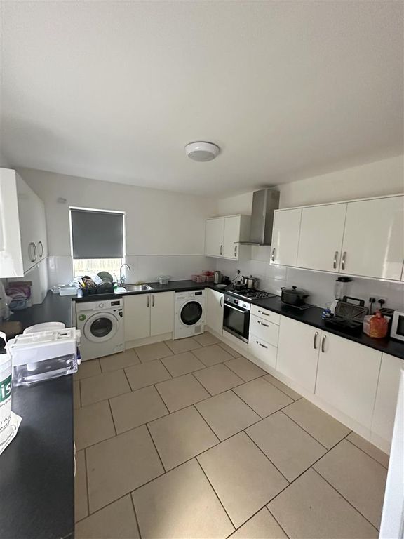 Property photo 1 of 7 Kitchen.Jpg