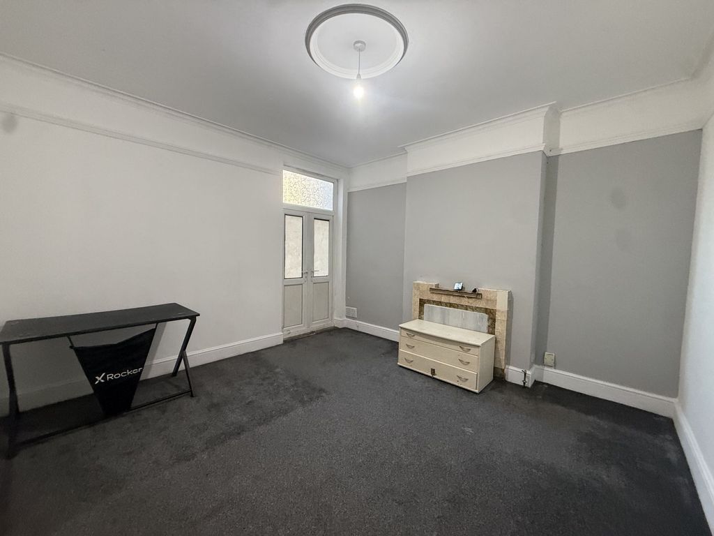 Property photo 3 of 10 Photo 9