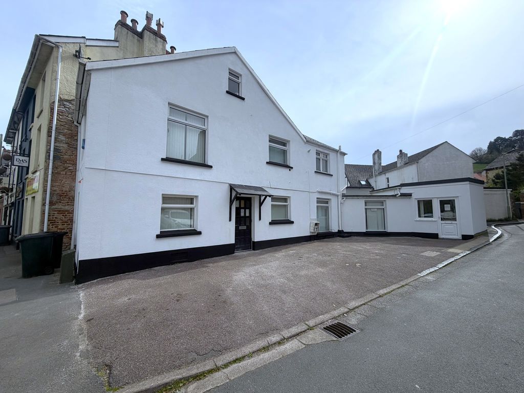 Property photo 1 of 10 Photo 9