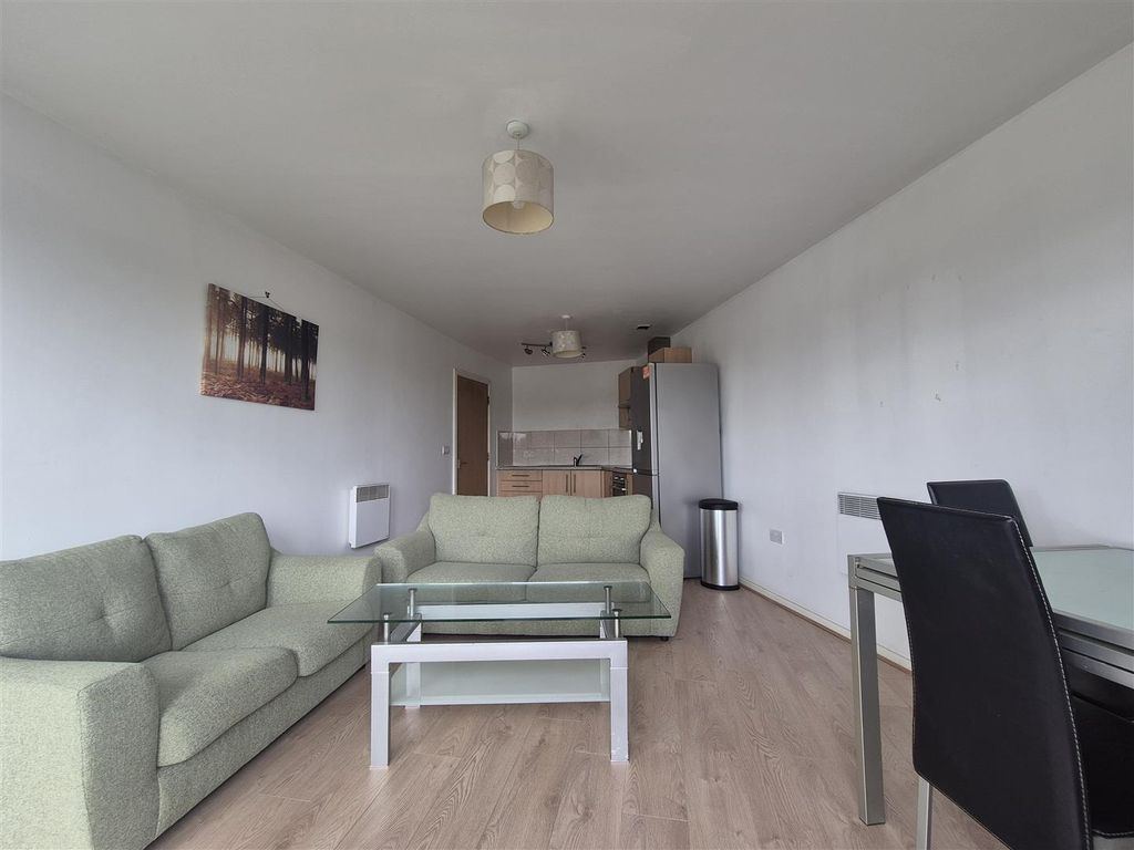 Property photo 2 of 7 40 The Drum Lounge.Jpg