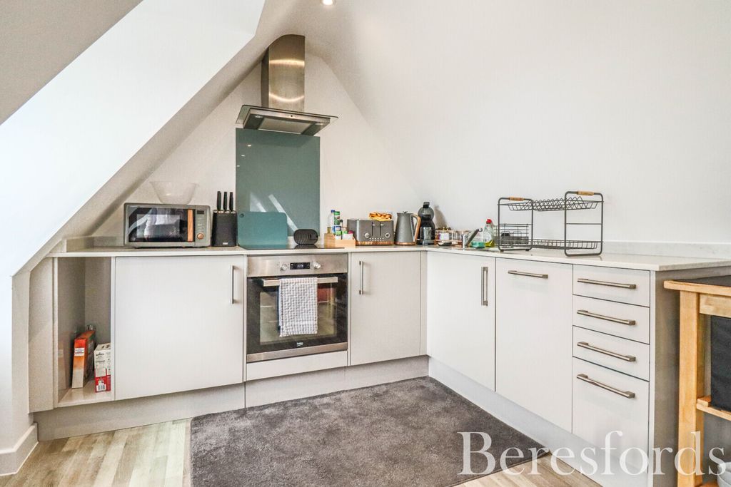 Property photo 2 of 8 Kitchen