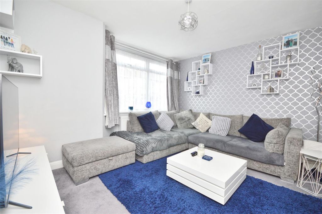Property photo 2 of 14 Sitting Room