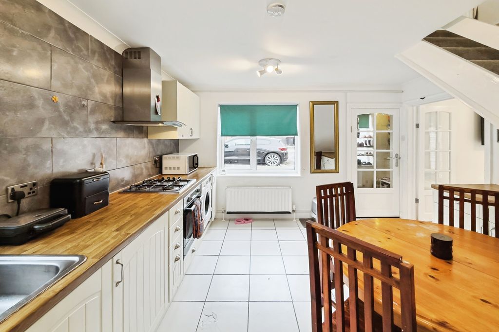 Property photo 2 of 20