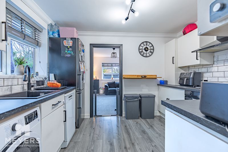 Property photo 3 of 9 Kitchen