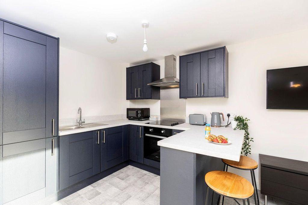 Property photo 3 of 17 Kitchen