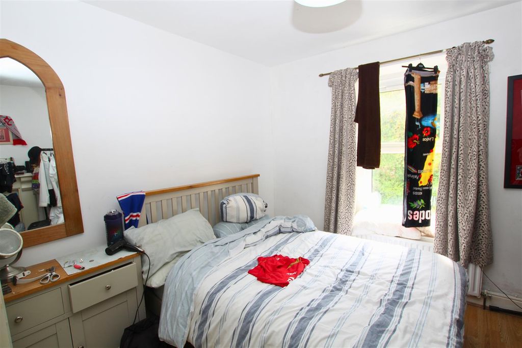 Property photo 3 of 7 Bedroom 1