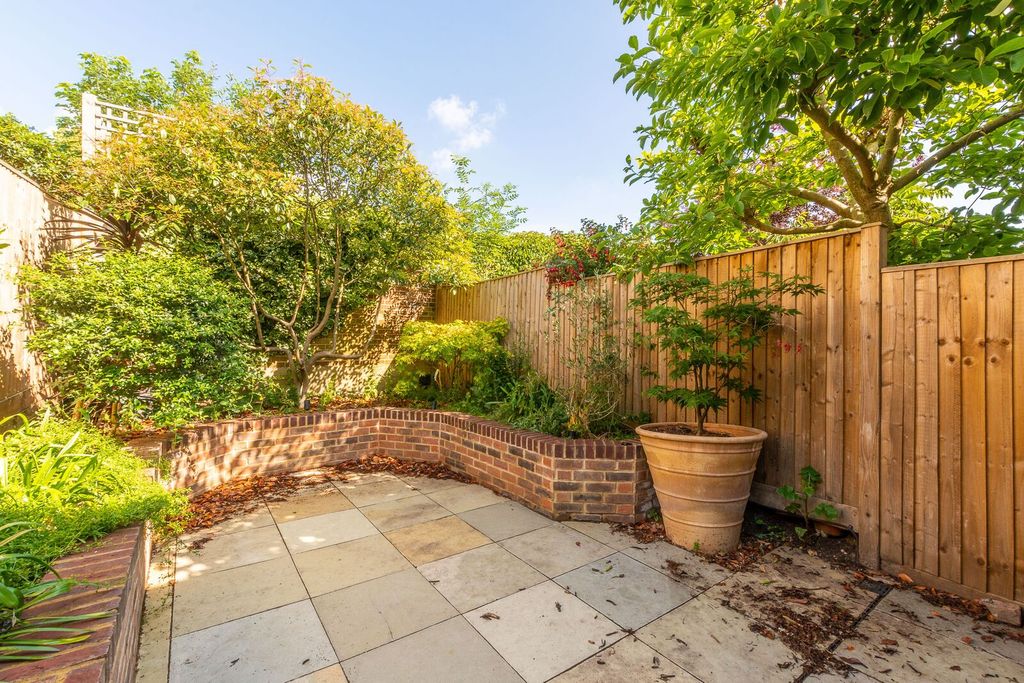 Property photo 2 of 8