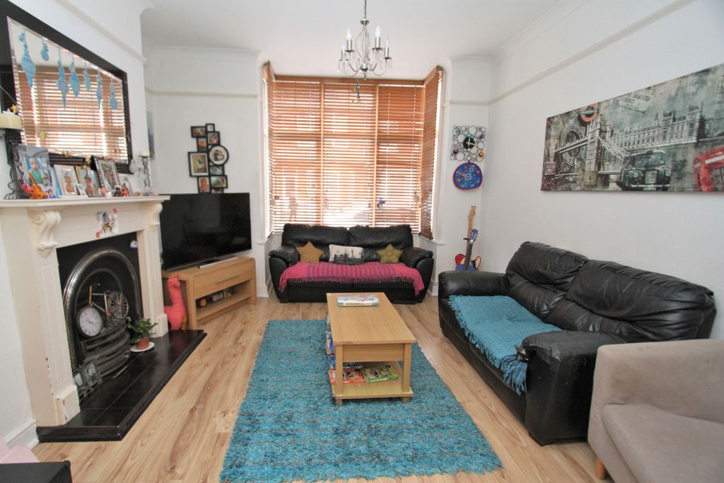 Property photo 3 of 9