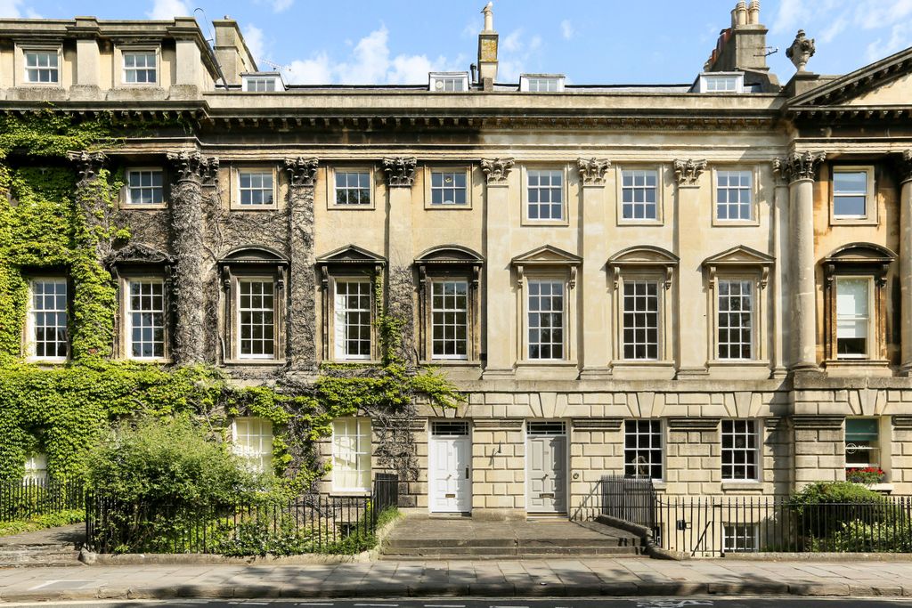 Property photo 1 of 8 Facade