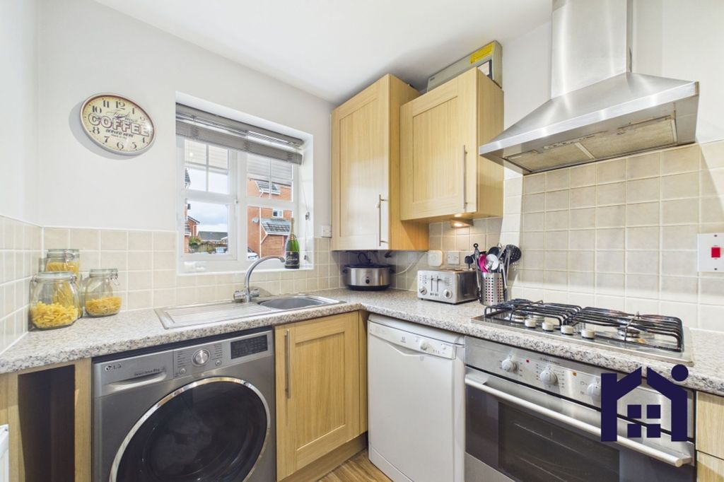 Property photo 3 of 25 Kitchen
