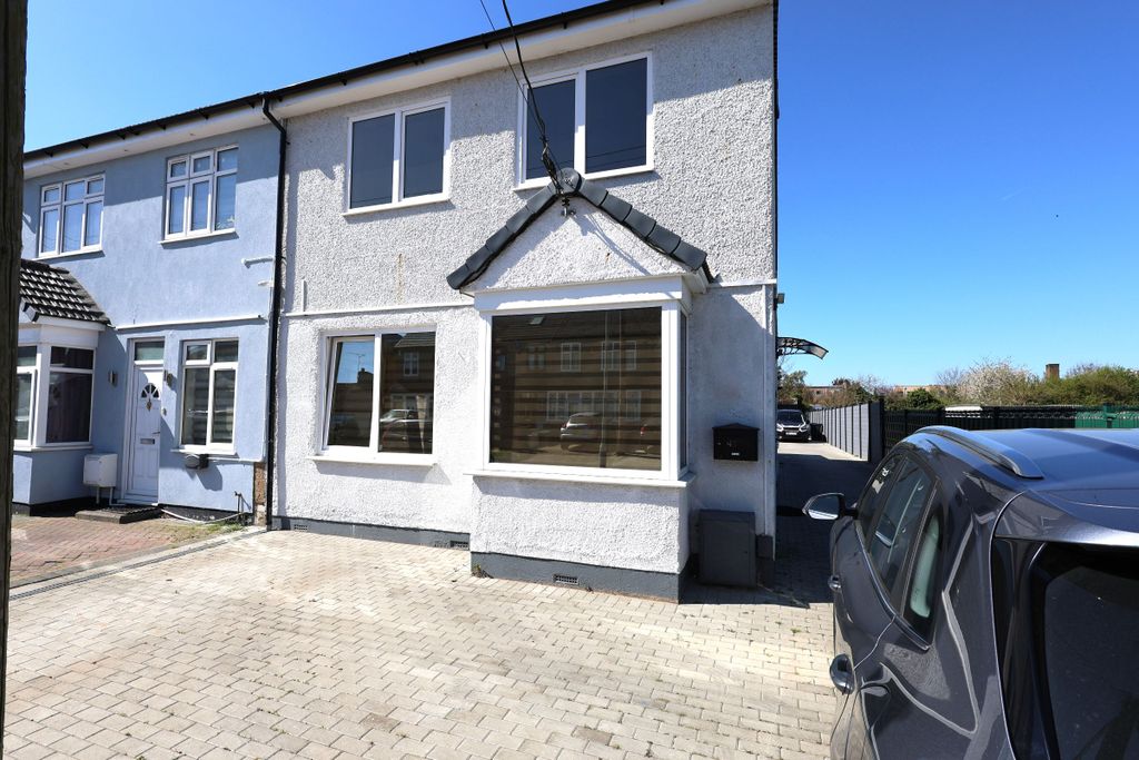 Property photo 1 of 32