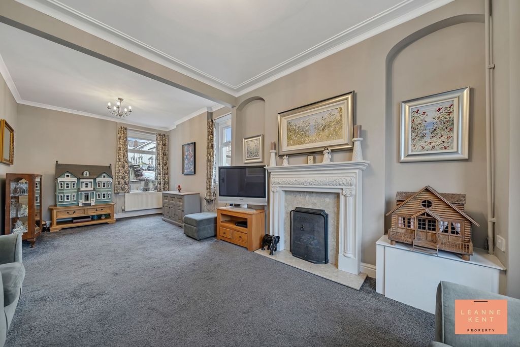 Property photo 2 of 34