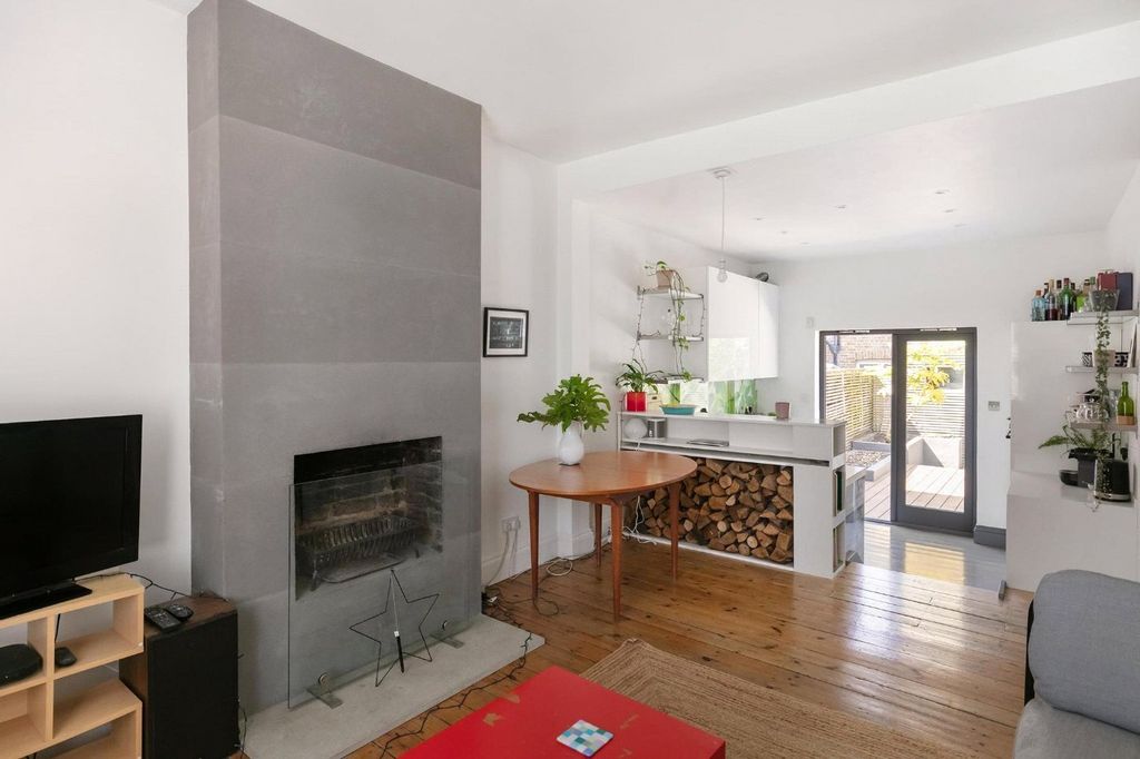 Property photo 3 of 19 Picture No. 12