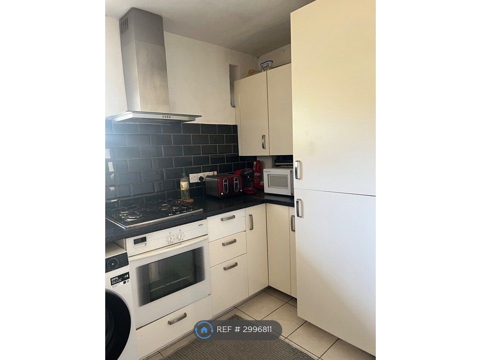 Property photo 3 of 7 Kitchen