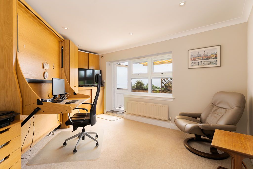 Additional image 12 of 4 bed flat for saleGlynne Tower, Bridgeman Road, Penarth CF64