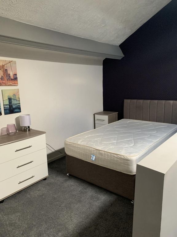 Property photo 3 of 5 Room