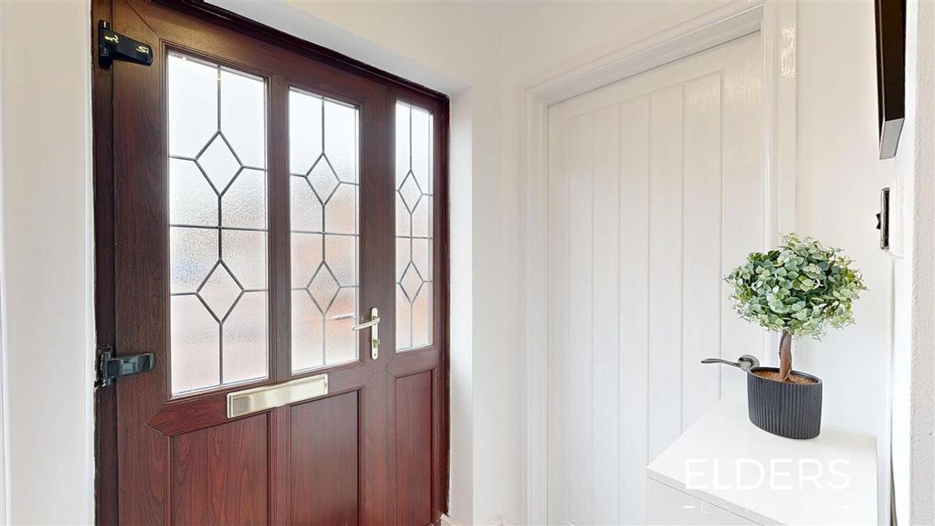 Property photo 2 of 19 Entrance Hall