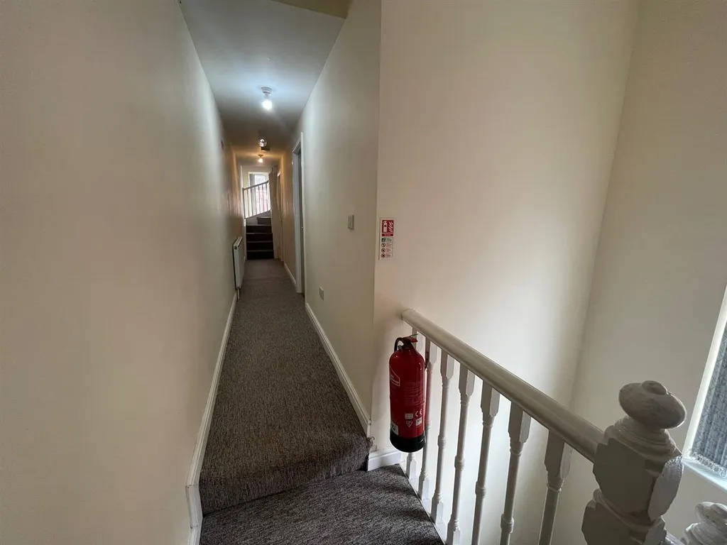Apartment in Coventry, Ball Hill - More