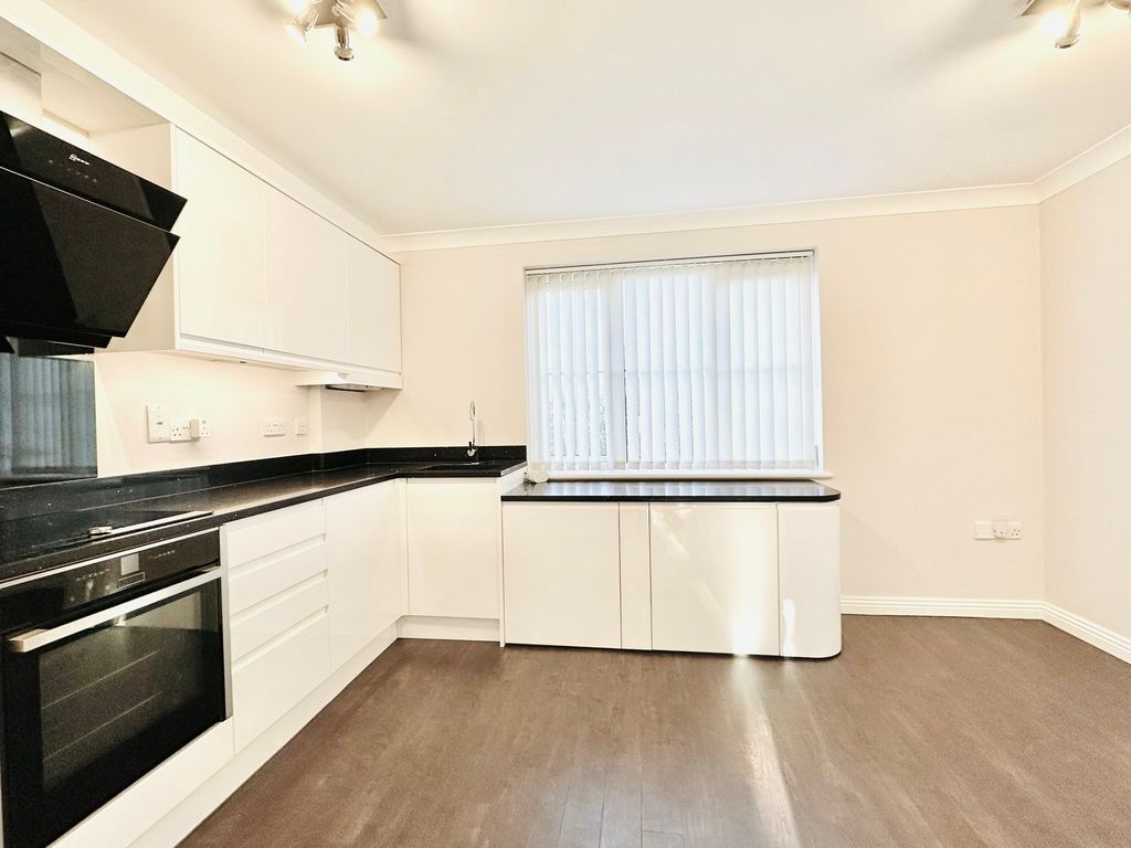 Property photo 3 of 12 Photo 4