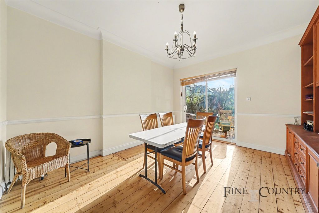 Property photo 2 of 12 Picture No. 11