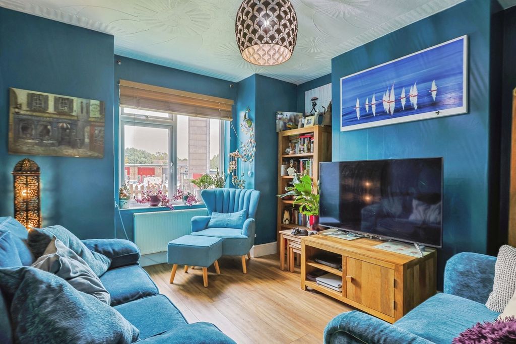 Property photo 3 of 17 Photo