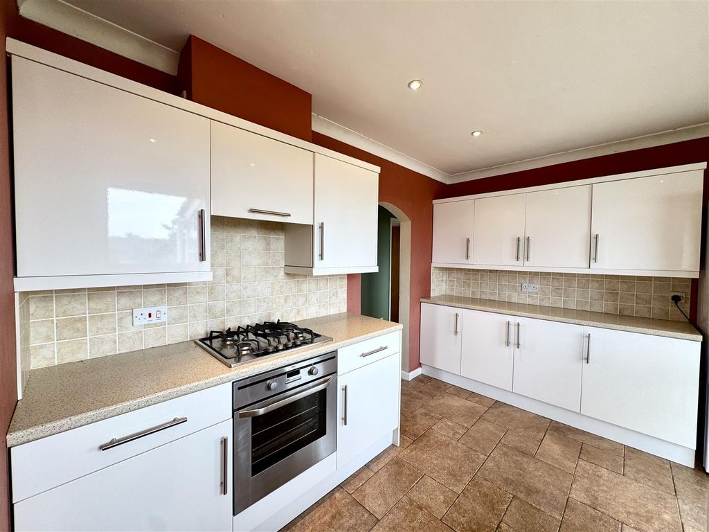 Property photo 3 of 17 Kitchen