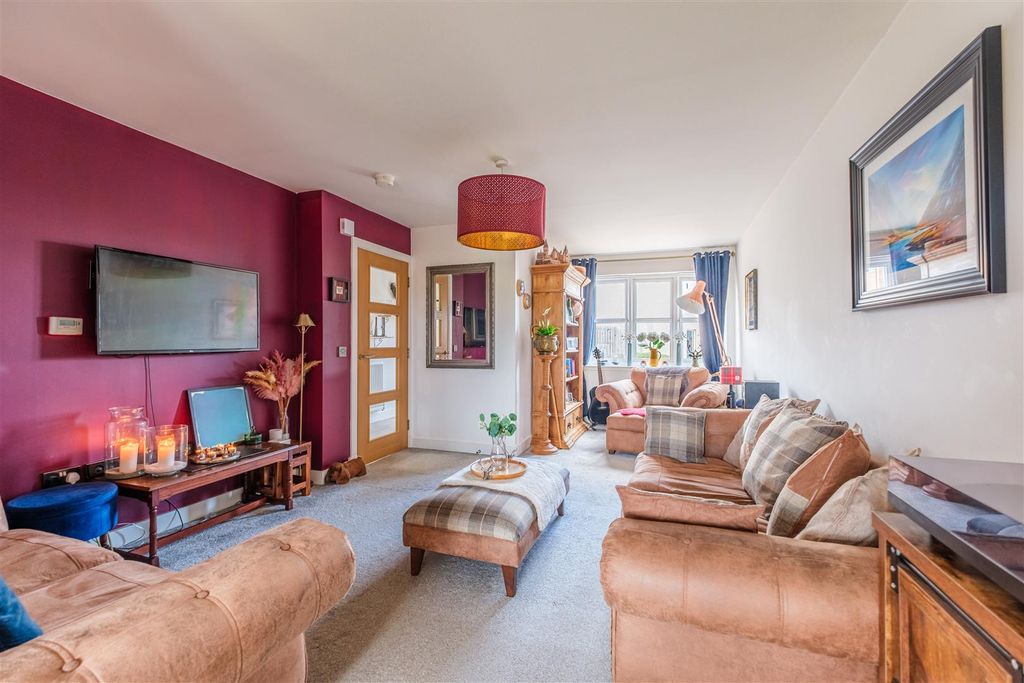 Property photo 3 of 25 Townswell Gardens-16.Jpg