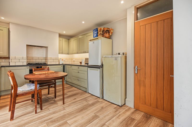 Property photo 2 of 10 Kitchen