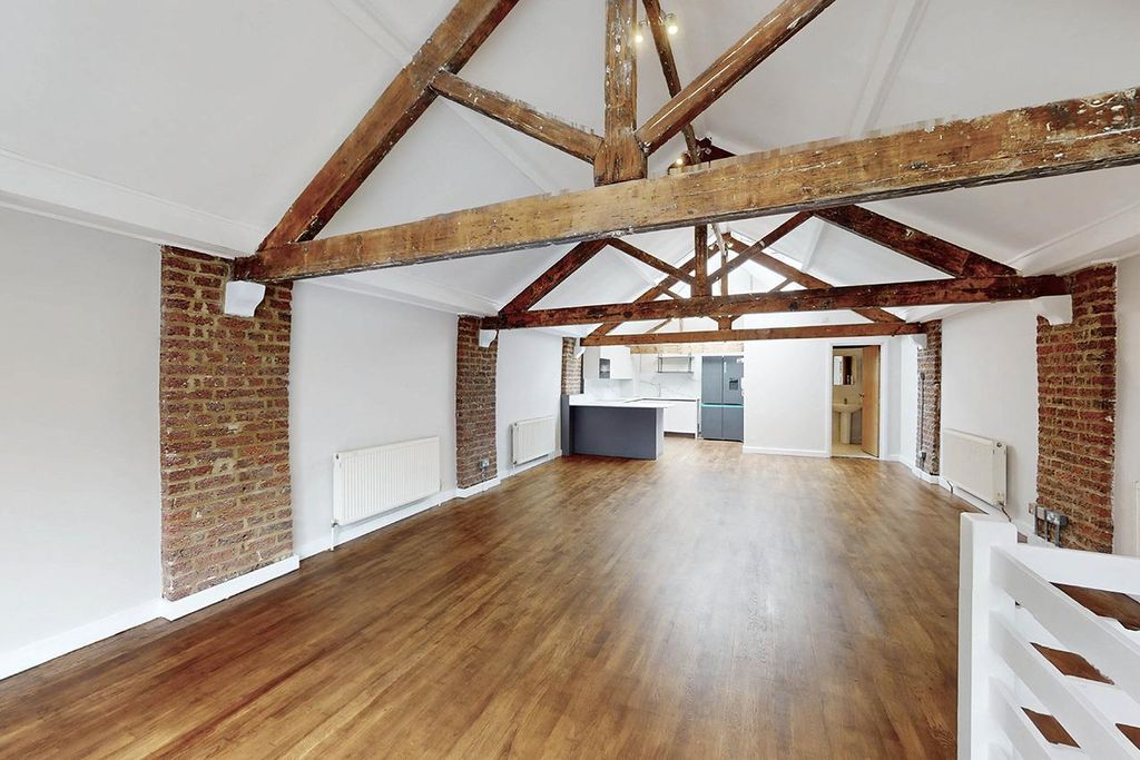 Property photo 3 of 21 W03.Jpg