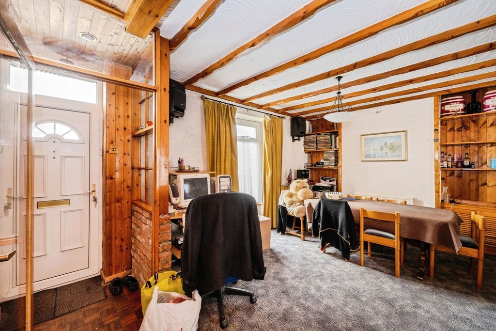 Property photo 3 of 17 Photo