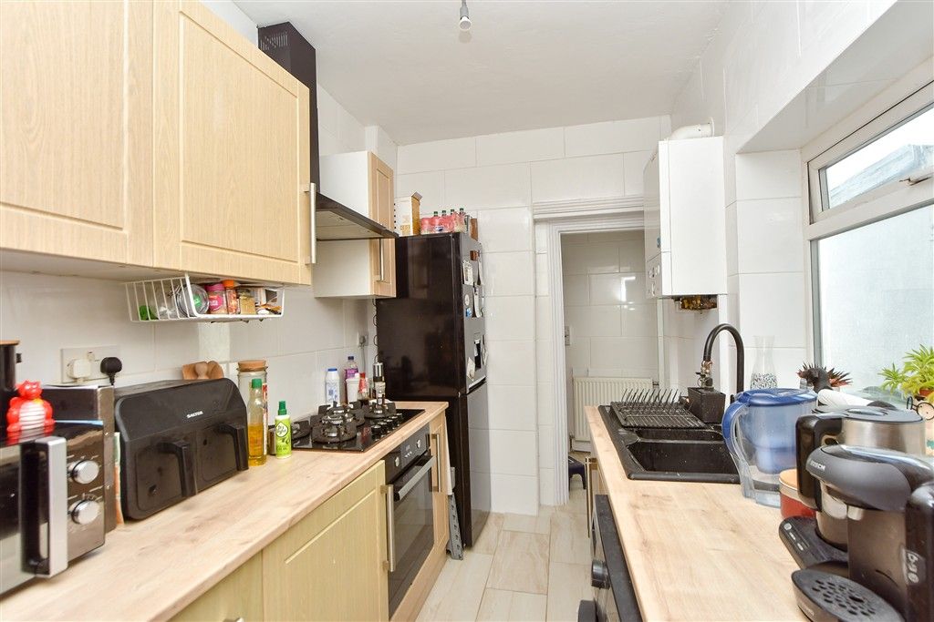 Property photo 3 of 11 Kitchen