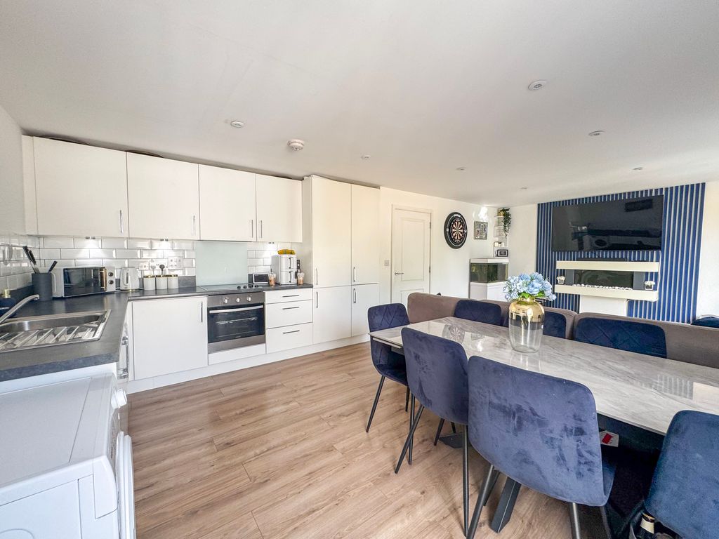 Property photo 3 of 15 Kitchen Diner