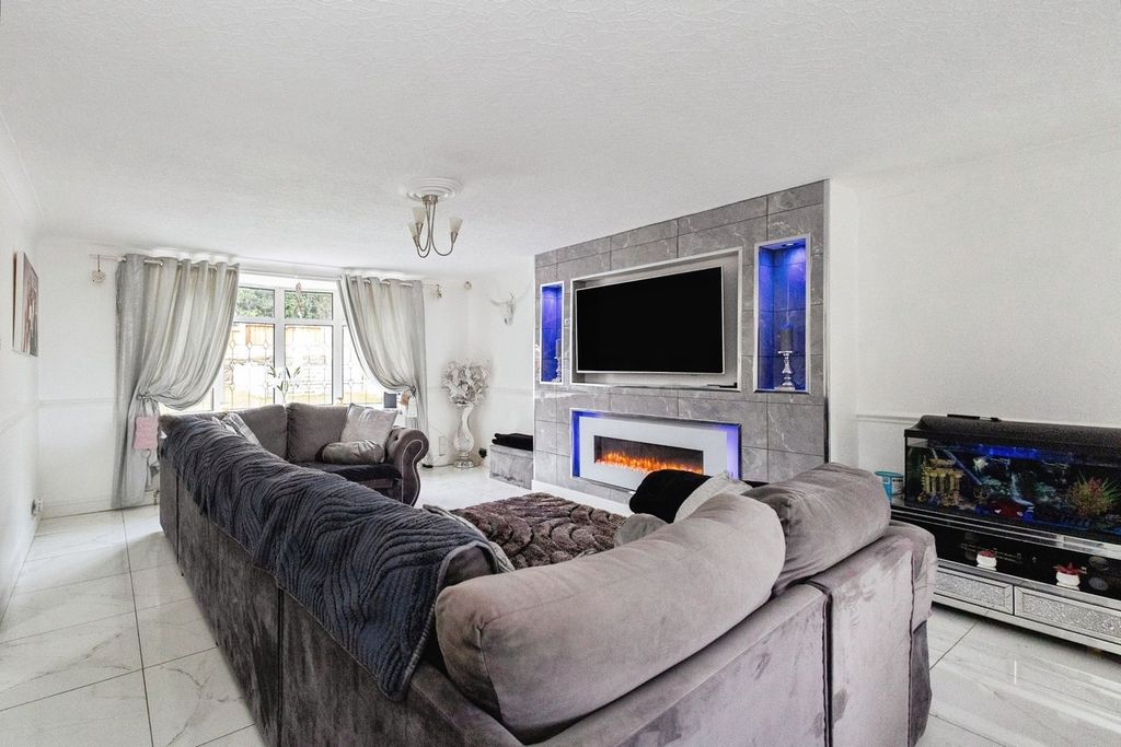 Property photo 3 of 24