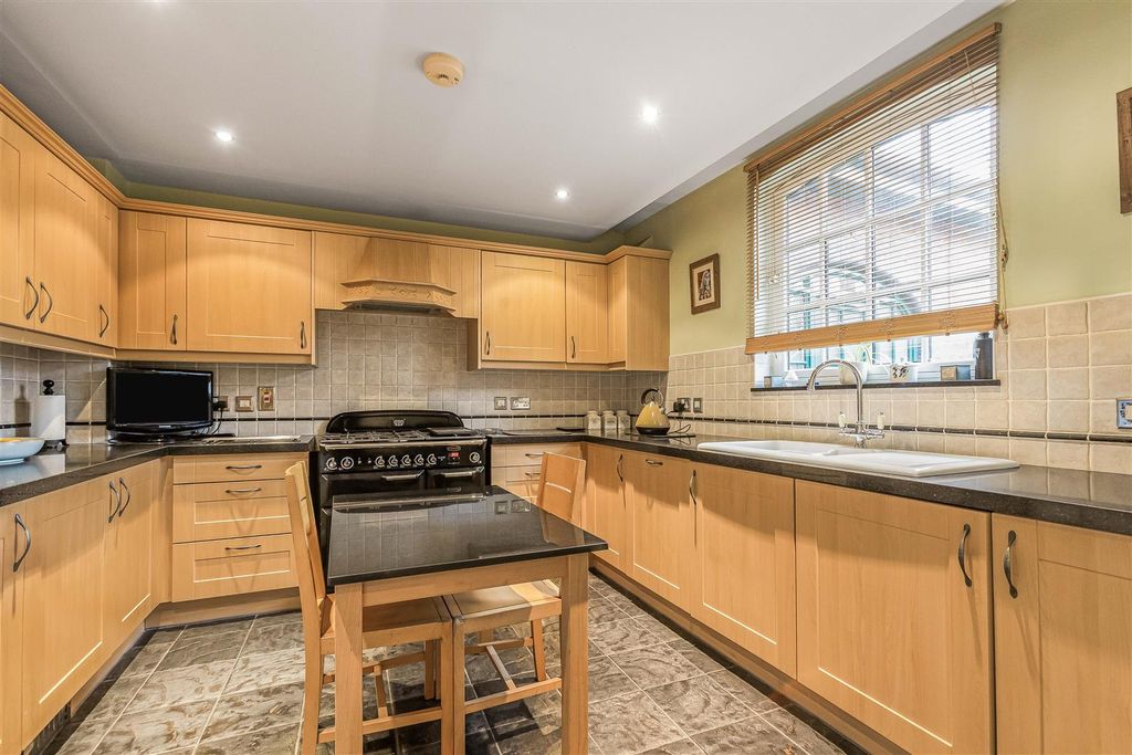 Property photo 3 of 40 21_72644.Jpg