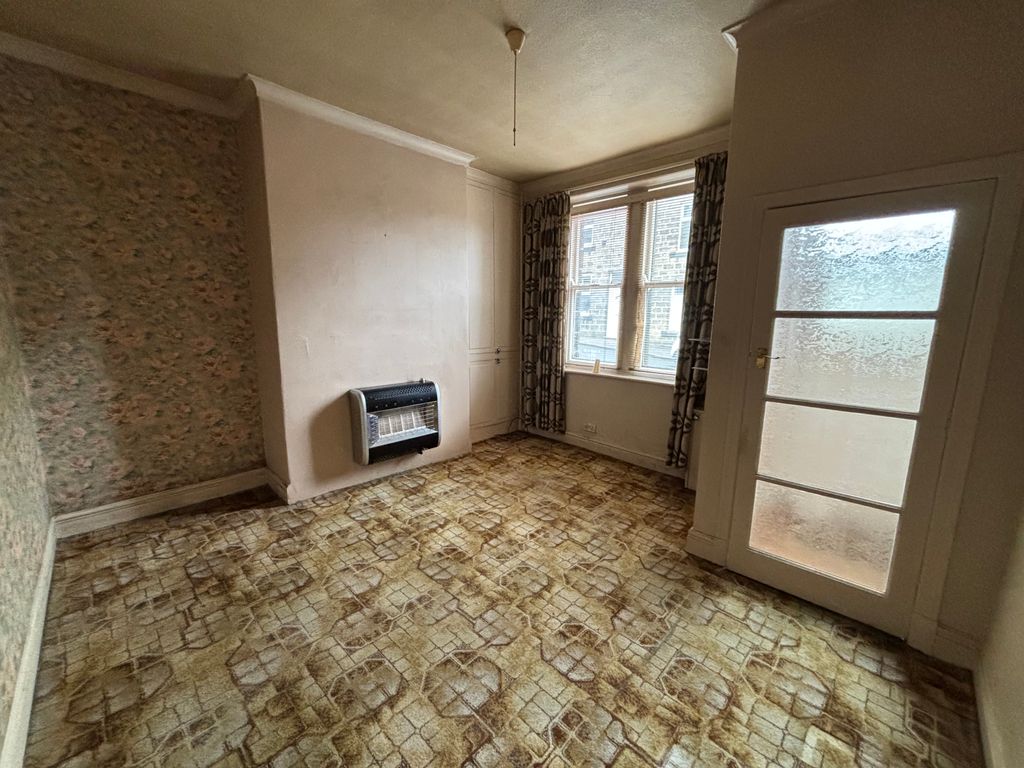 Property photo 2 of 6 Lounge