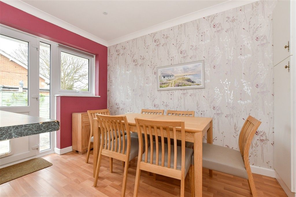 Property photo 3 of 17 Kitchen/Breakfast Room