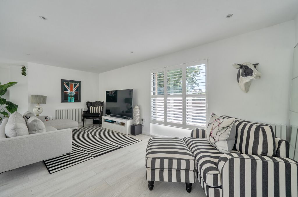 Property photo 3 of 35 1468243-21-6A283d...