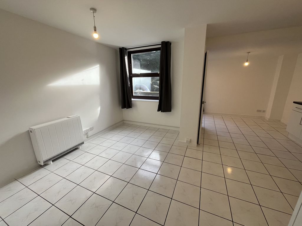 Property photo 3 of 11 Img_0931