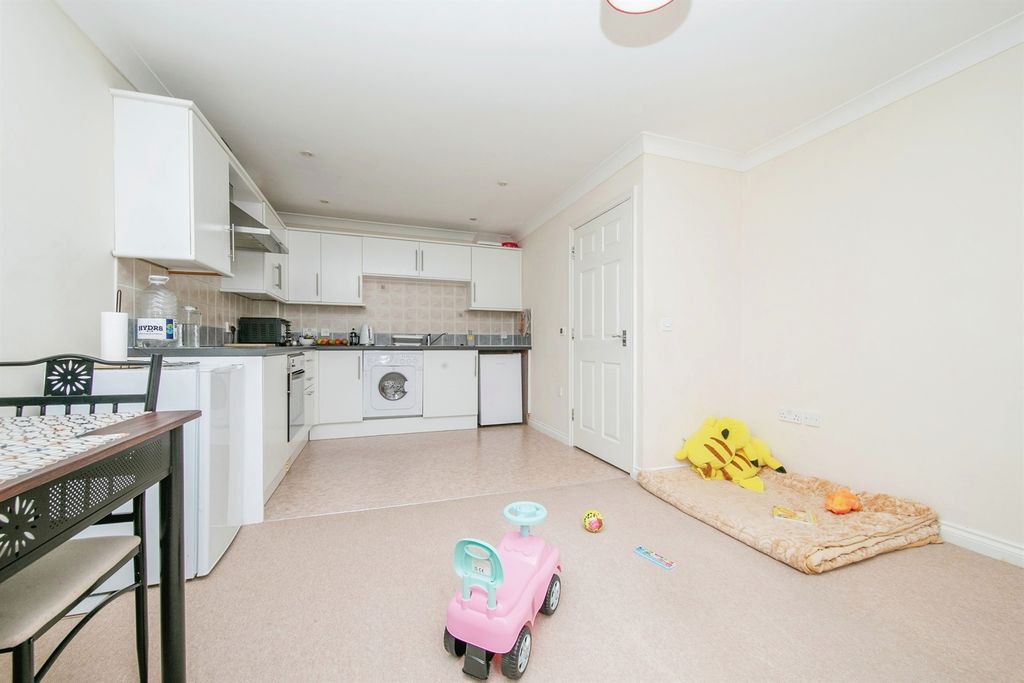 Property photo 2 of 10