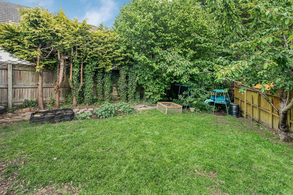 Property photo 2 of 13 Garden