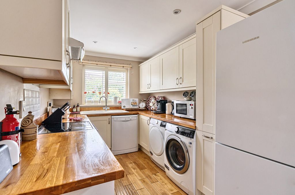 Property photo 3 of 18 1302854-25-684963...