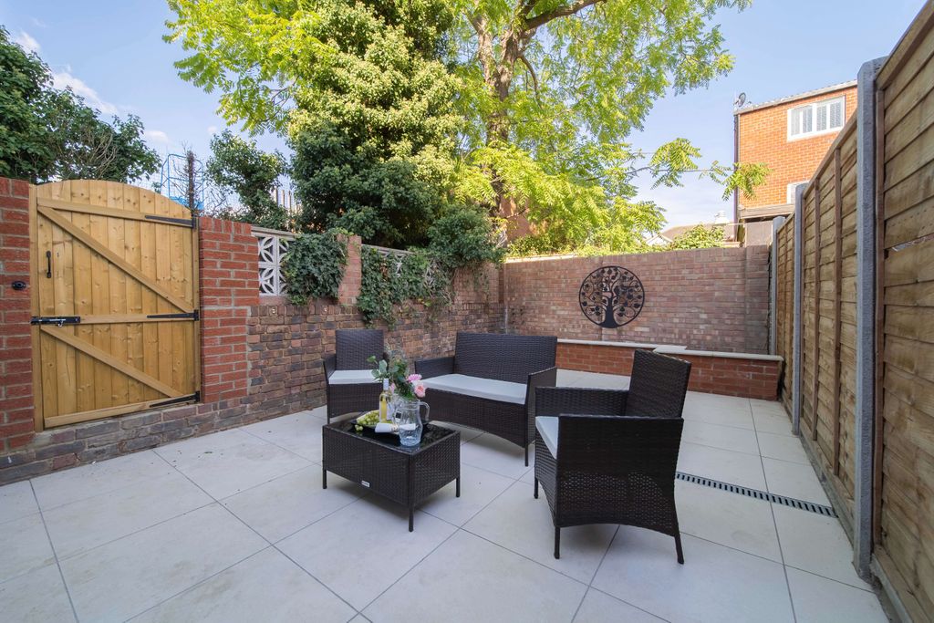 Property photo 2 of 50
