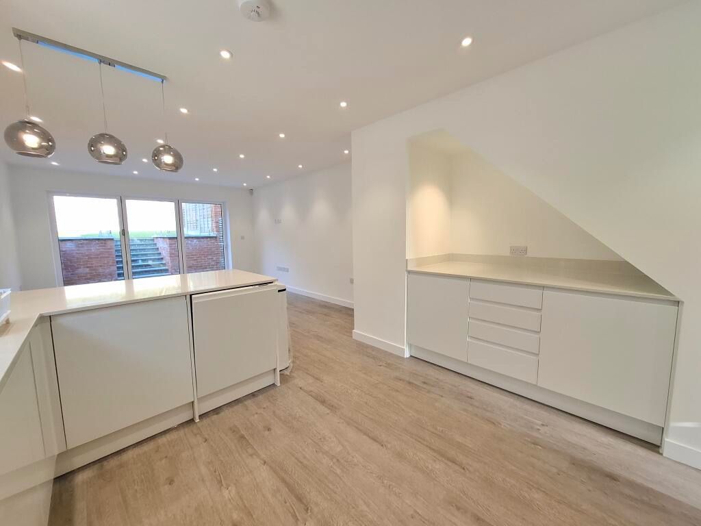 Property photo 3 of 14 5530132