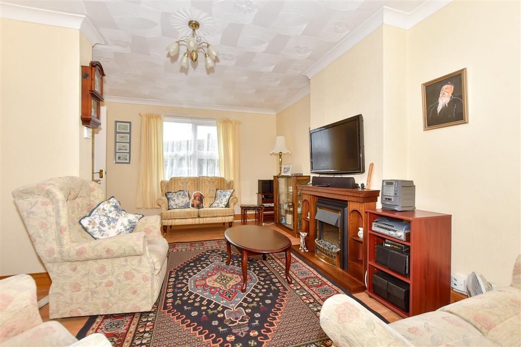 Property photo 3 of 13 Lounge